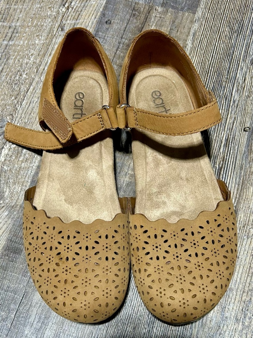 Earth Women's Leather Perforated Mary Jane Flats Brown Size 9